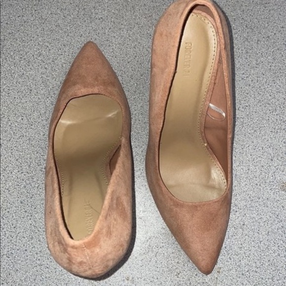 Closed pointy toe heels - Picture 6 of 6